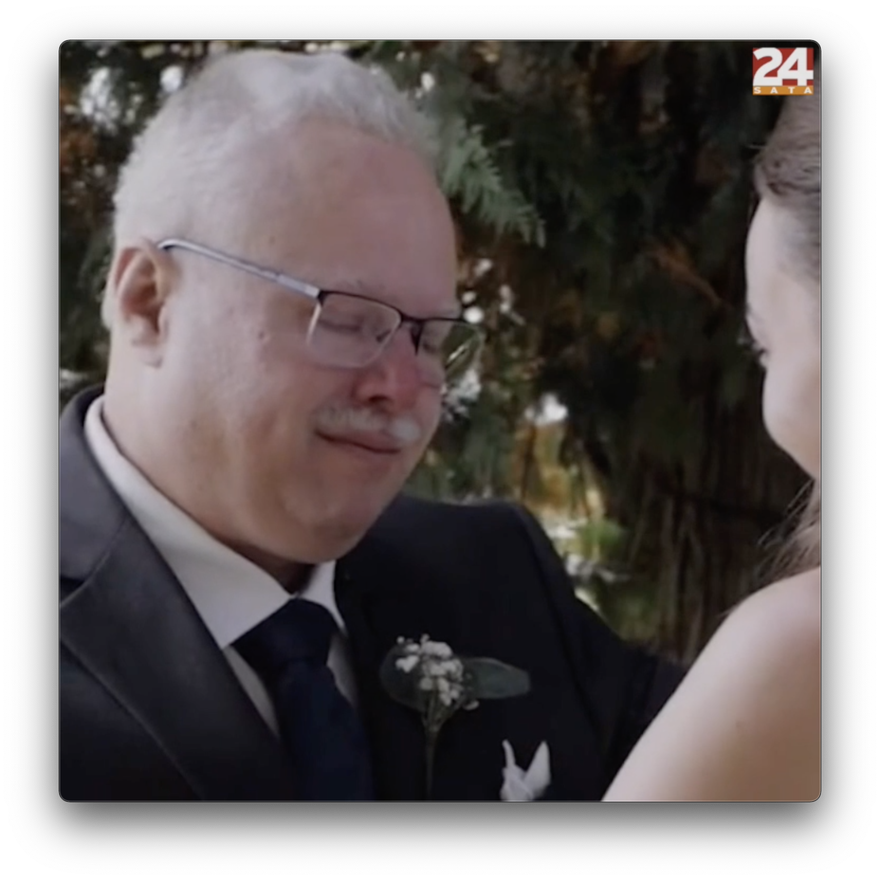 Gluhi otac nije mogao zadržati emocije nakon što je prvi puta vidio svoju kćer u vjenčanici