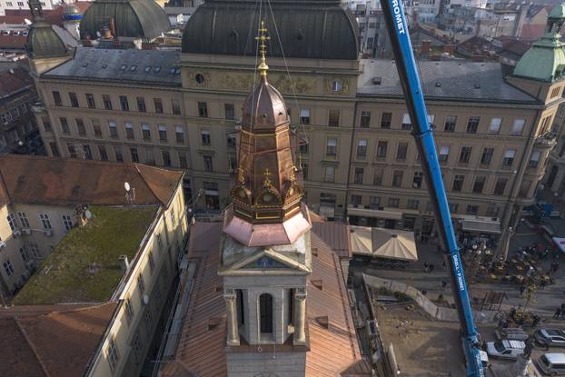 POGLED IZ ZRAKA Zagreb: Kupola teška 6 tona napokon je vraćena na toranj crkve