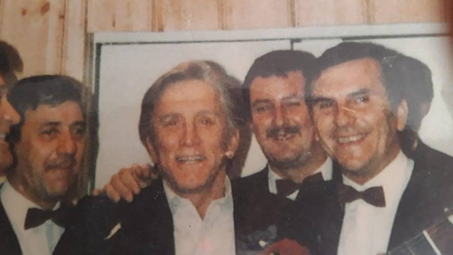 Pjevao je Kirku Douglasu i ekipi Hajduka, utemeljio nogomet u Postirama. Umro je barba Lovre