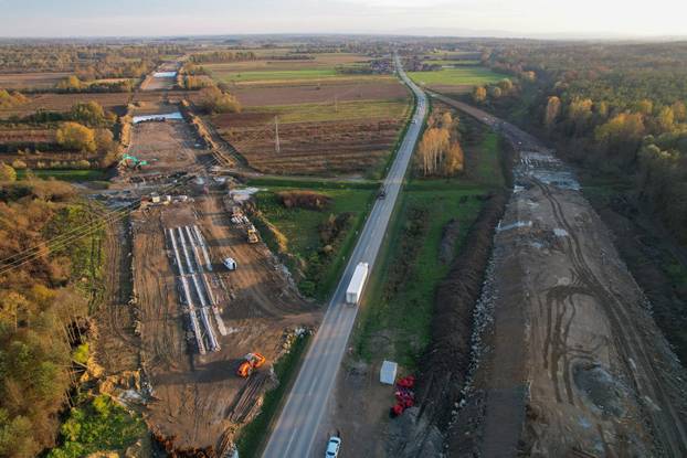 Pogled iz zraka na radove na autocesti kod Lekenika prema Sisku