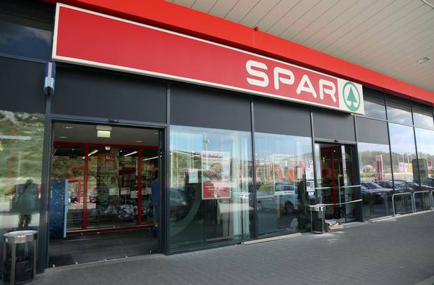 Šibenik: Spar i Interspar će u srijedu raditi skraćeno zbog utakmice Hrvatska - Engleska