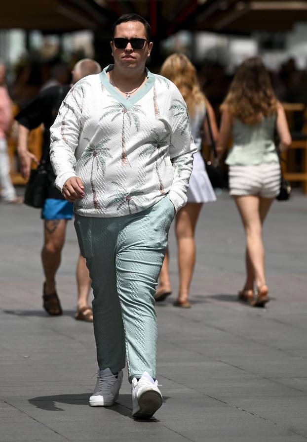 Zagreb: Jan Pance prošetao centrom grada