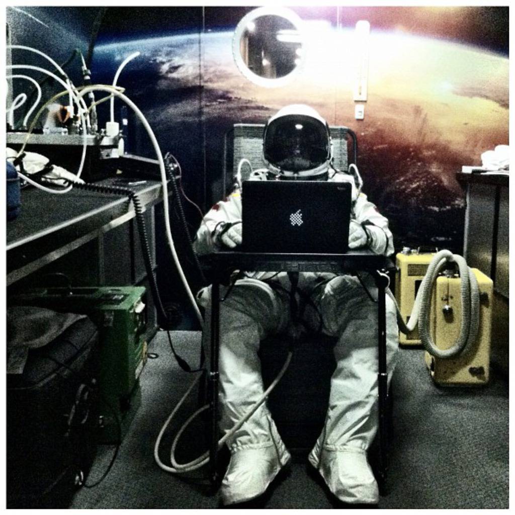 RedBullStratos/Instagram