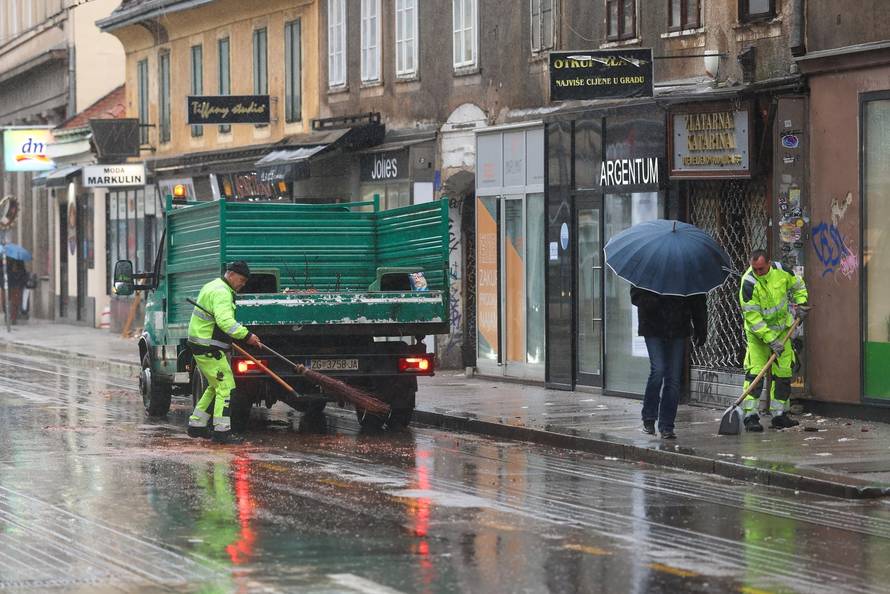 Zagreb: Započelo čišćenje Ilice