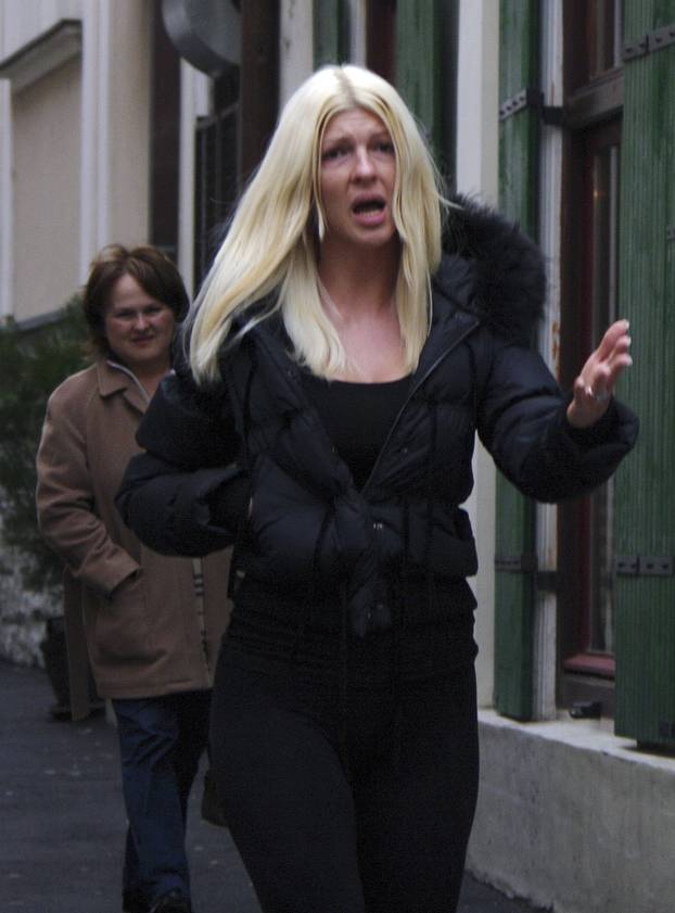 Beograd: Pjeva?ica Jelena Karleuša izgubila živce što su je snimili bez šminke