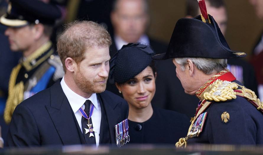 Britain mourns Queen Elizabeth