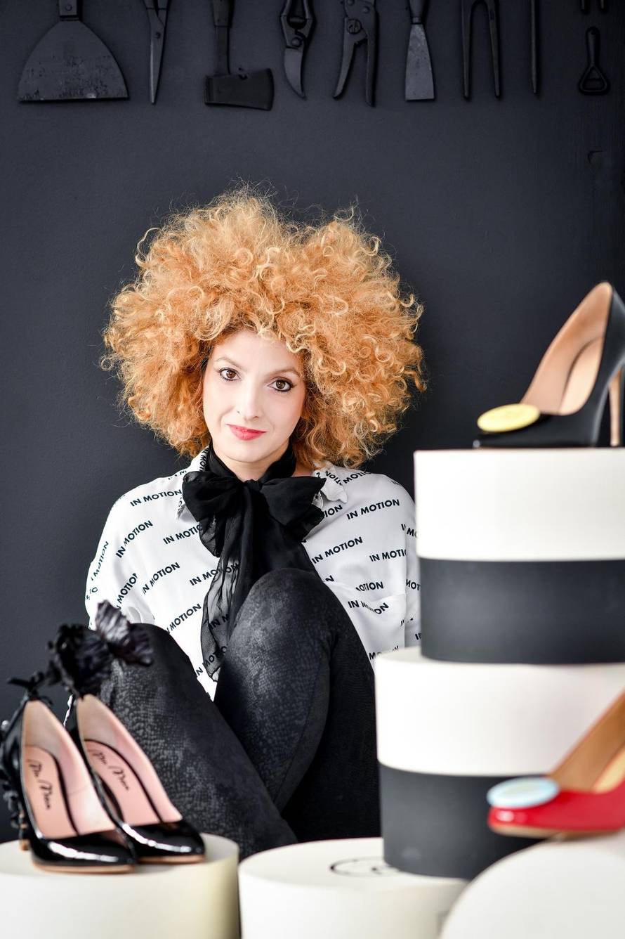 Štikle koje imaju sat: Mia je na CLOXice stavila i gole mladiće!