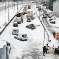 FOTO Snježni kaos u Grčkoj: S autoceste spasili tisuće ljudi, zbog snijega proglasili praznik