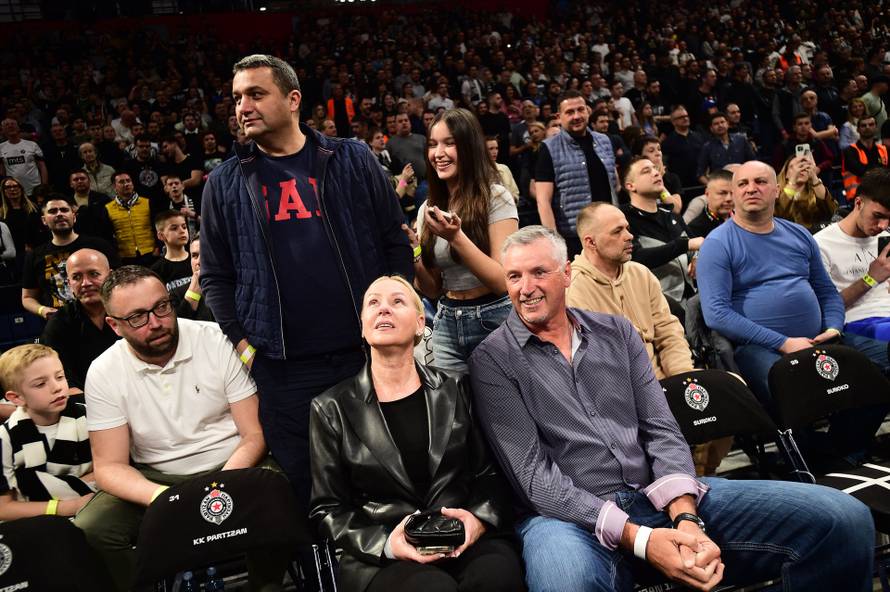 Beograd: Grobari ovacijama dočekali Tonija Kukoča i Dinu Rađu