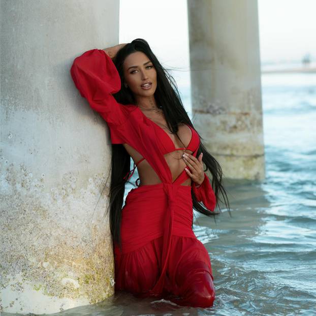 FOTO Ima top tijelo i tajnim poslom zarađuje bogatstvo: 'Ne tražite me novac, nađite posao'