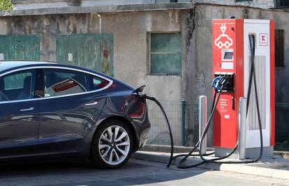 Potrošnja struje električnih automobila porast će na 355 teravatsati do 2040. godine