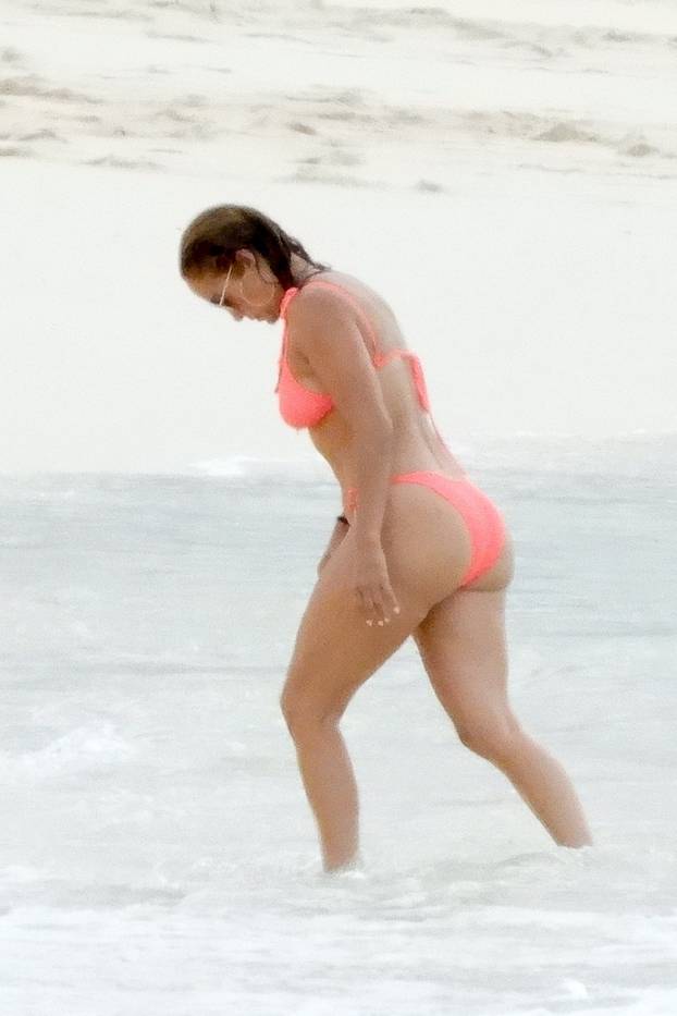 *PREMIUM-EXCLUSIVE* *WEB EMBARGO UNTIL 10 AM PDT on September 22, 2020*Jennifer Lopez and Alex Rodriguez soak up the sun while enjoying a beach day in Turks and Caicos