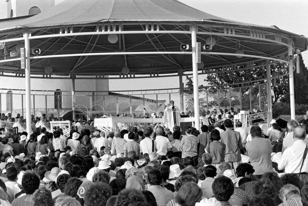 Brojni vjernici na obilježavanju 10. godišnjice ukazanja u Međurgorju, 25.6.1991.