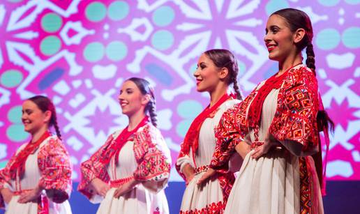 Božićni koncert Ansambla Lado: Pjevamo vam najljepše pjesme