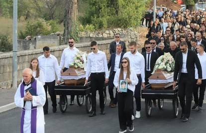 FOTO Prugovo zavijeno u crno: Sahranili sestre Anku i Andreu koje je usmrtio pijani vozač