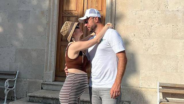Ecija Ivušić objavila romantičnu fotku sa suprugom: Molila sam za ovo, sad smo na pola puta...
