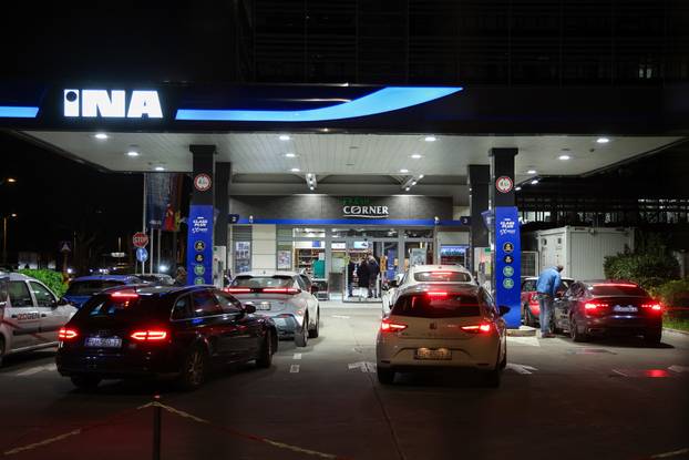 Zagreb: Gužve na benzskim postajama zbog najavljenog poskupljenja 