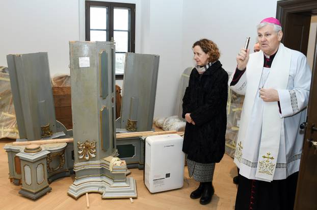 Sisak: Sisački biskup Vlado Kosić blagoslovio je župnu kuću, danas čuvaonicu župe sv. Marije Magdalene u Selima
