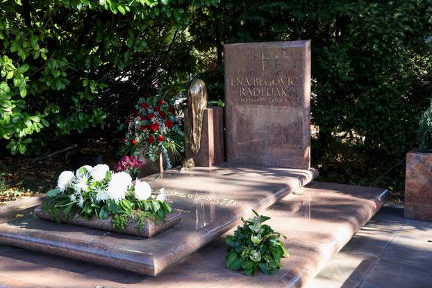 Zagreb: Svi sveti groblja poznatih osoba
