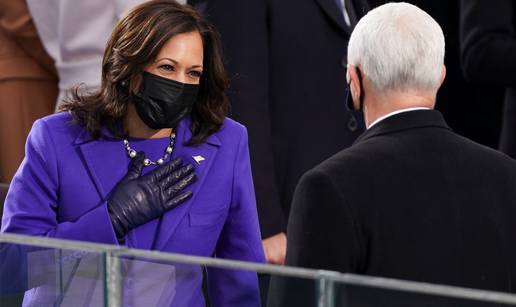 Kamala Harris je influencerica: Sada svi žele nositi bijele bisere