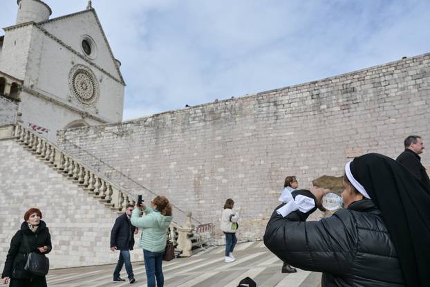 24sata Mnogobrojni hodočasnici pohodili su grad Assisi povodom obljetnice smrti Franje Asiškog