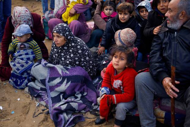 Displaced Palestinians wait to be allowed to return to their homes in northern Gaza, in the central Gaza Strip