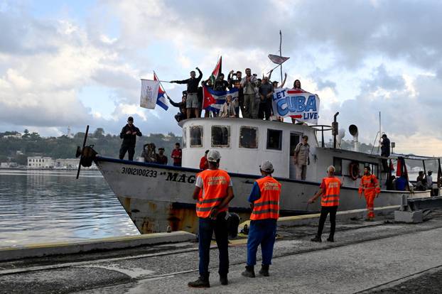 Flotilla carrying humanitarian aid arrives in Cuba