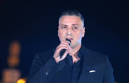 Petar Dragojević uz pjesmu na slavonskom adventu poručio Vatrenima: 'Idemo po broncu!'