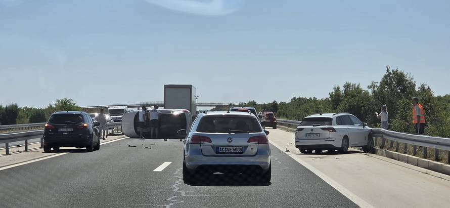 Sudar na A1 između Benkovca i Vodica, vozi se jednim trakom