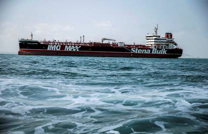 Zaplijenjeni britanski tanker isplovio je iz iranske luke