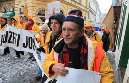 Radnici Tvornice ulja iz Čepina dogovorili isplatu dviju plaća
