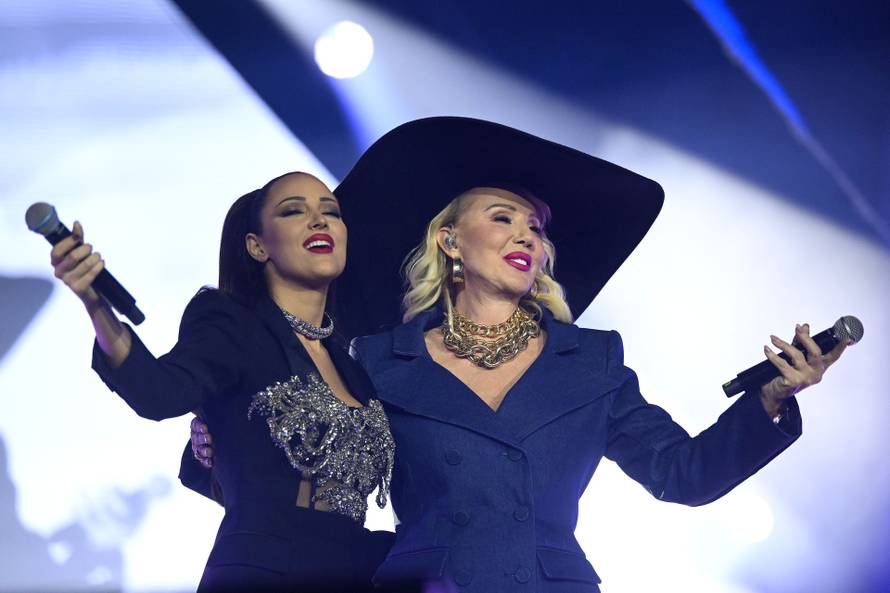 Zagreb:  Lepa Brena zapjevala s Aleksandrom Prijović