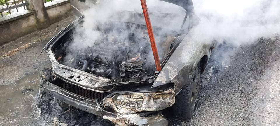 U Popovači izgorio automobil, nastala velika materijalna šteta
