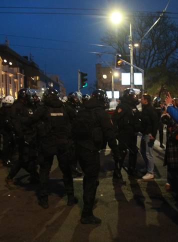 Beograd: Policija upala u Rektorat, gra&dstrok;ani iza&scaron;li na ulice