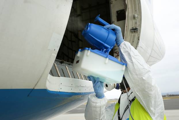 Zagreb: Dezinfekcija aviona Croatia airlinesa zbog koronavirusa
