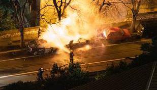 VIDEO U Rijeci gorjela dva auta i motocikl, požar je podmetnut