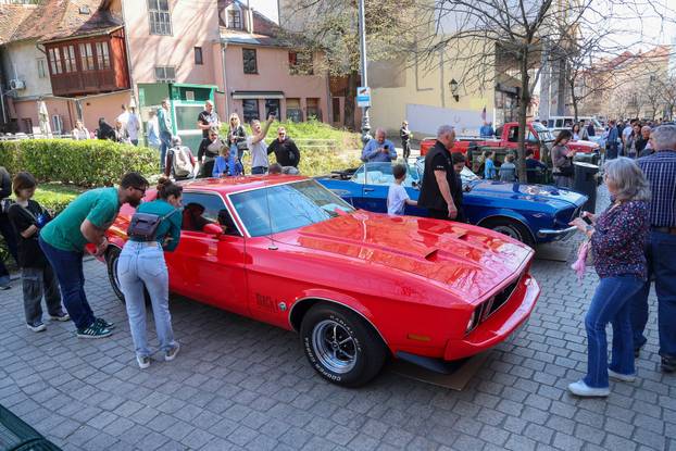 Zagreb: Na Europskom trgu održana je izložba oldtimera