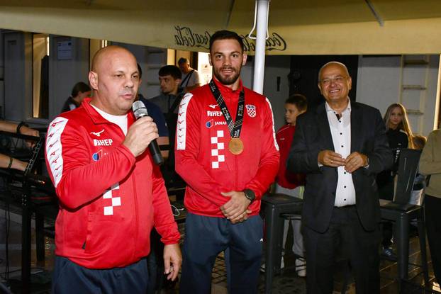 FOTO Pogledajte svečani doček Veočića nakon osvajanja bronce na Svjetskom prvenstvu u boksu