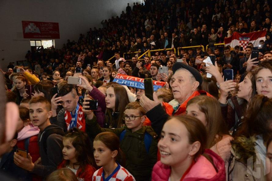 Zbog dočeka rukometaša u Ljubuškom prekinuli nastavu