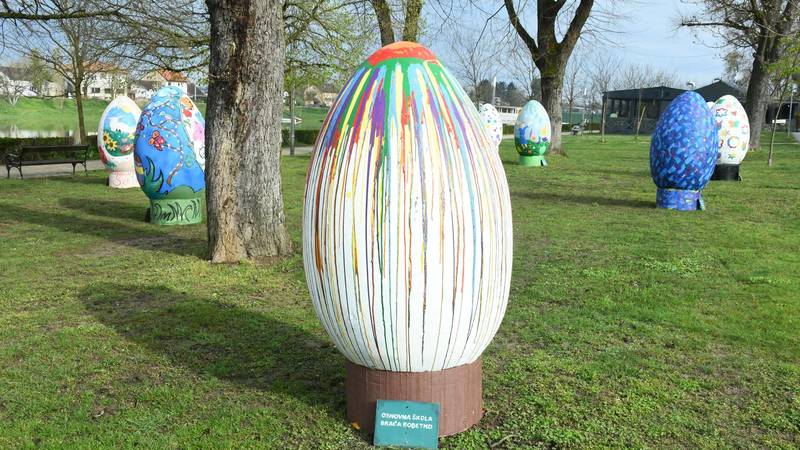 FOTO Sisak ukrašen pisanicama koje su radili vrtićanci i školarci