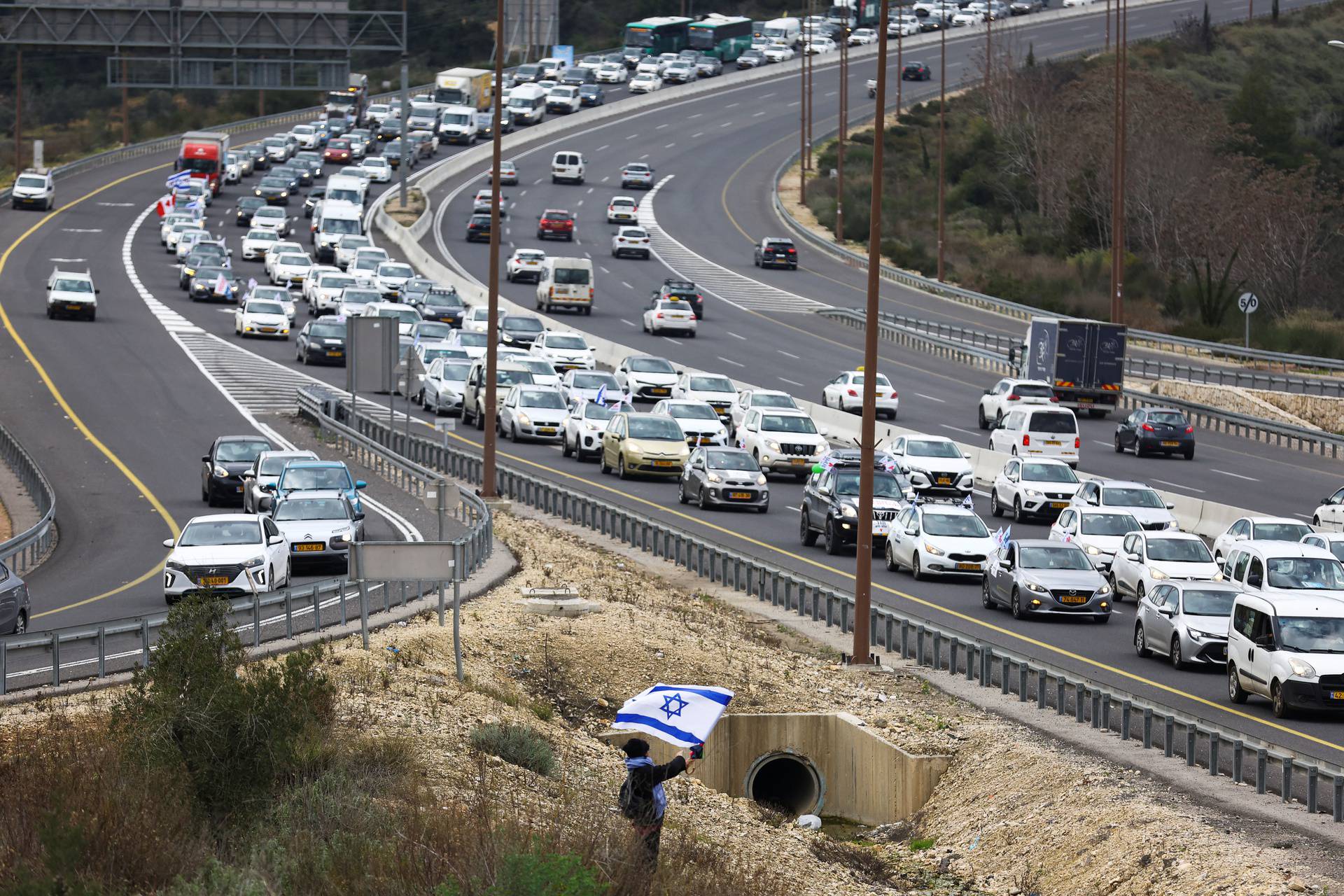 Israeli "Freedom Convoy" heads for Jerusalem