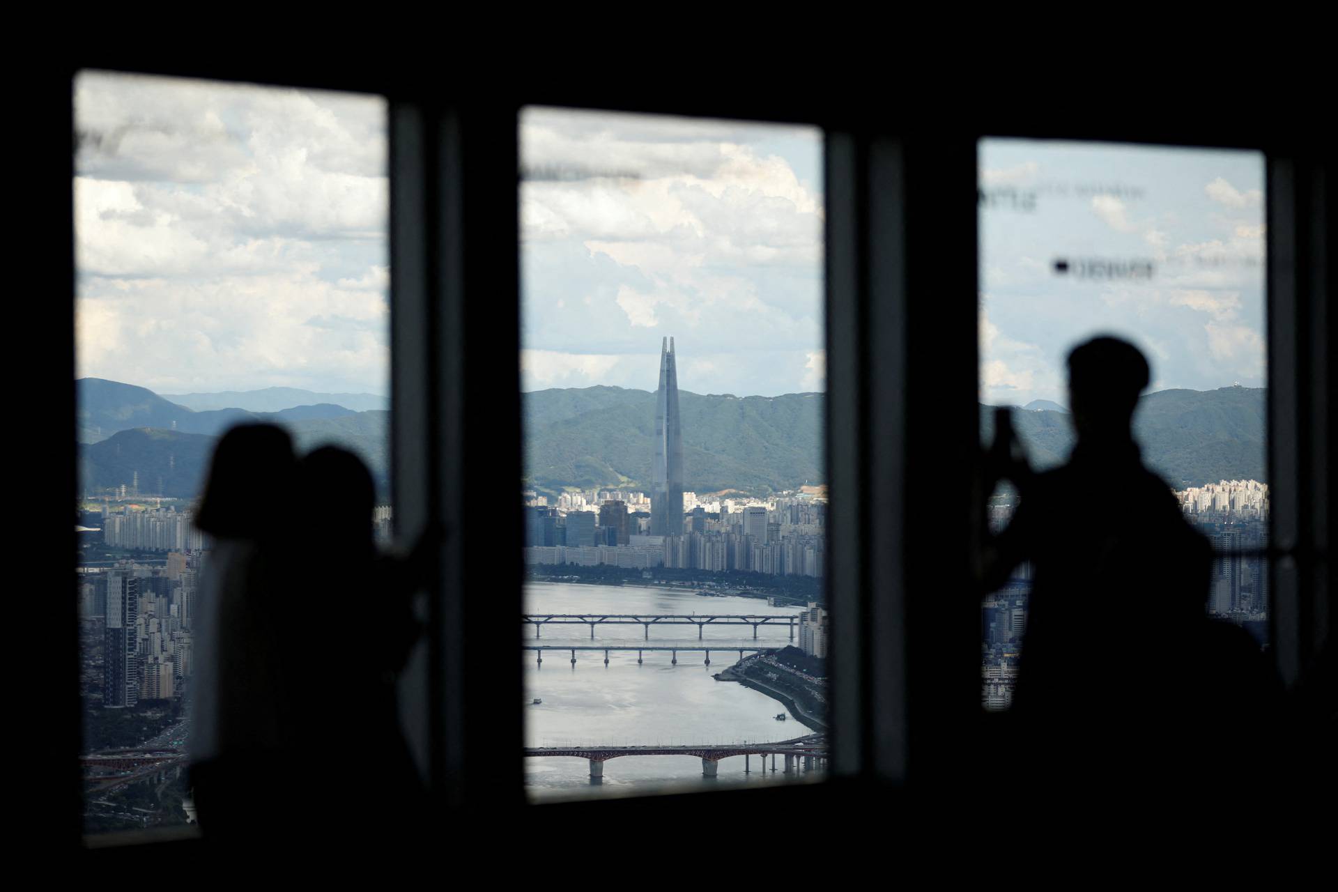 FILE PHOTO: British man detained climbing South Korean skyscraper