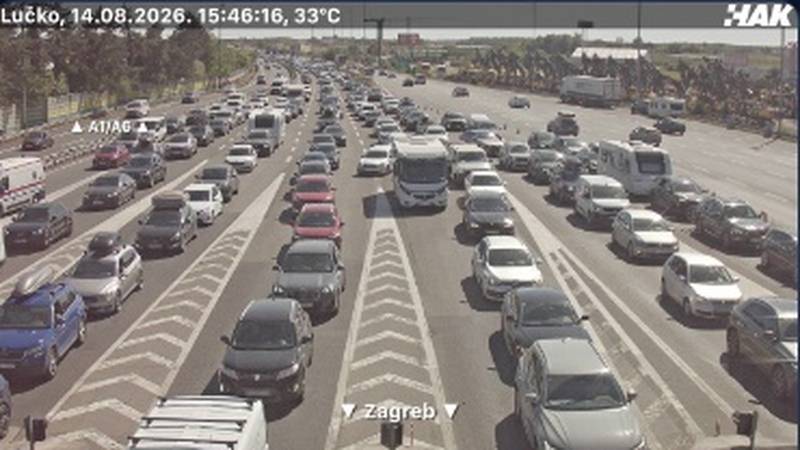 Zatvorena omiška cesta zbog požara, gužve i na autocestama