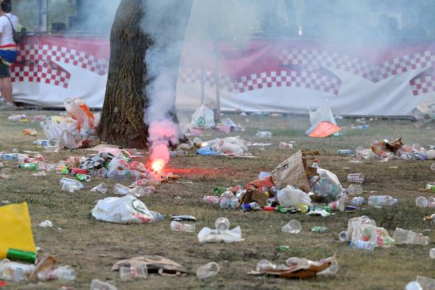 Zagreb: Smeće koje je ostalo u fan zoni na Bundeku