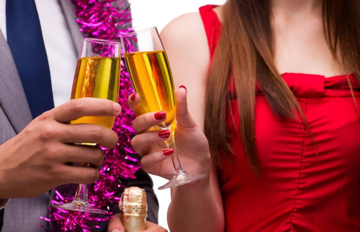 Uredski styling za božićni party: Blistavo i elegantno s mjerom