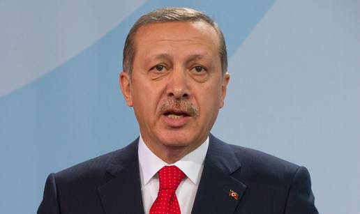 Erdogan seksist: Žene su za majčinstvo, a ne za kopanje!