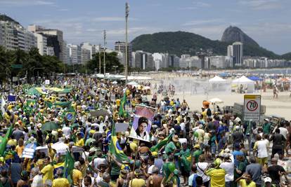 Deseci tisuća Brazilaca tražili odlazak predsjednice Rousseff