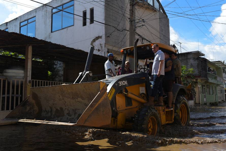 Torrential rains burst rivers, sparking floods in eastern Mexico
