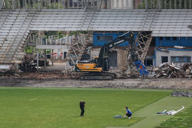 Zagreb: Početak rušenja zapadne tribine stadiona u Kranjčevićevoj
