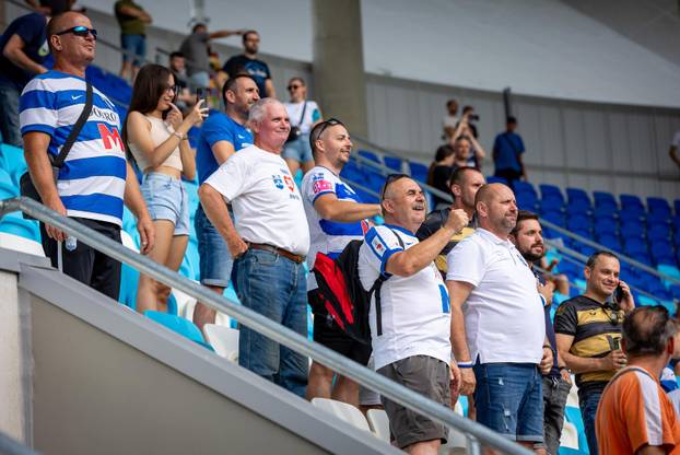 Osijek: Navijači uživali na otvorenom danu tribina novog stadiona